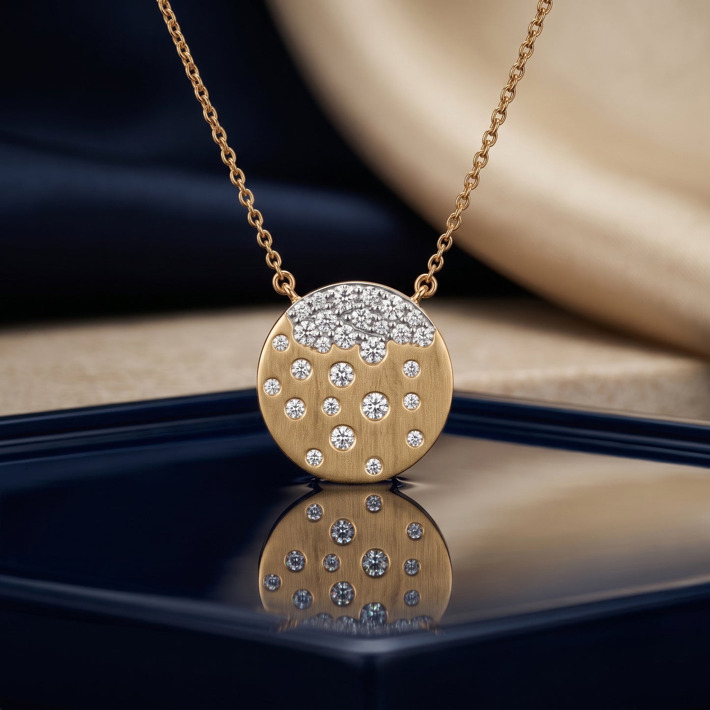 Lucent Lumière Pendant In Yellow Gold