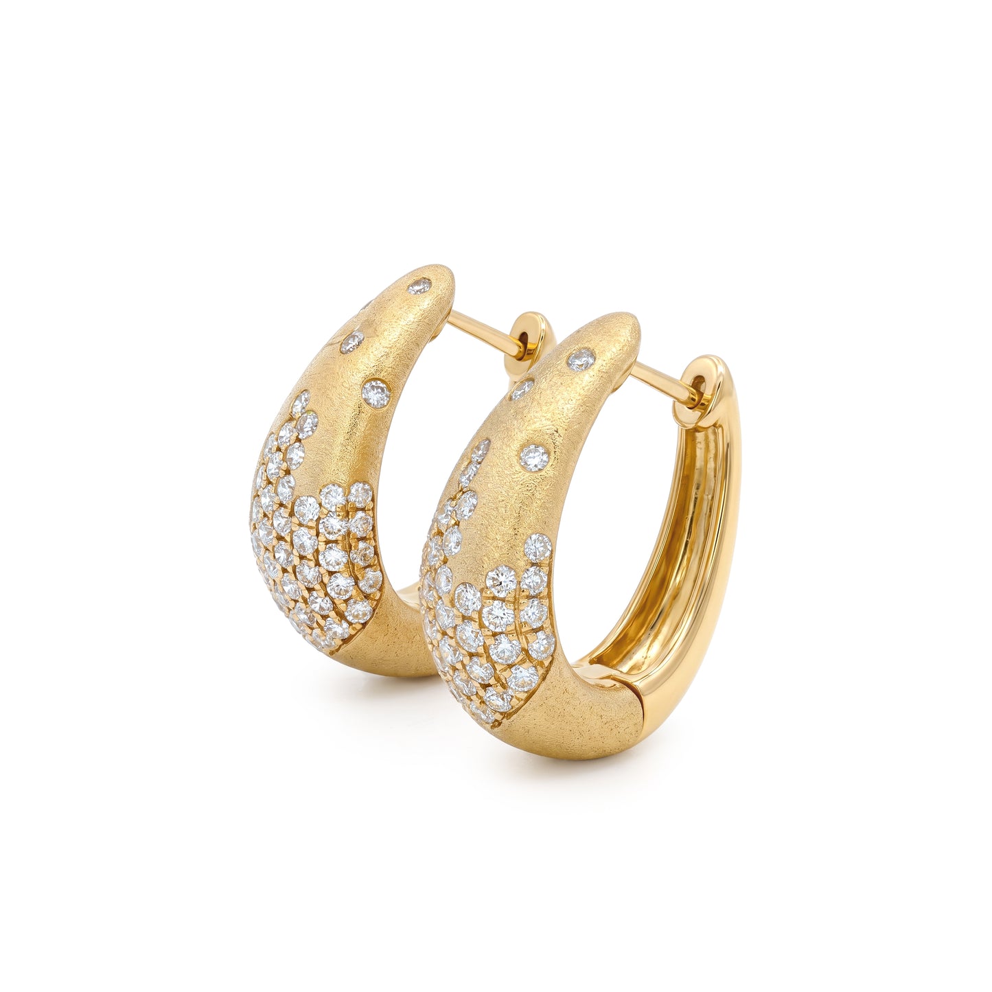 Lucent's Elegant Diamond Hoops Set In Yellow Gold