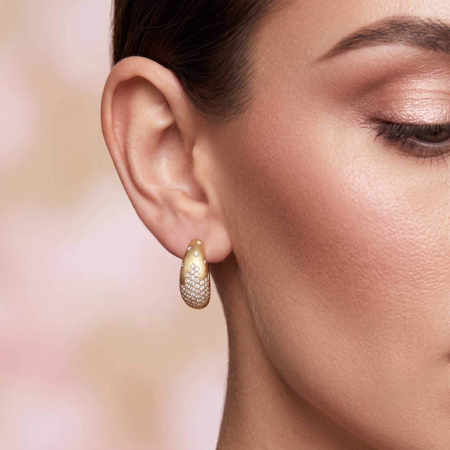 Lucent's Elegant Diamond Hoops Set In Yellow Gold