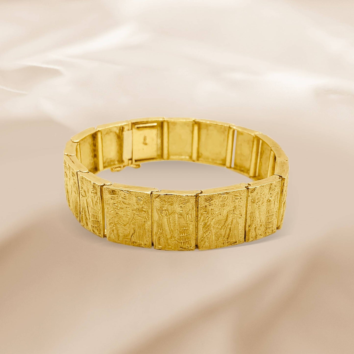 Hieroglyph style Bracelet in 18k